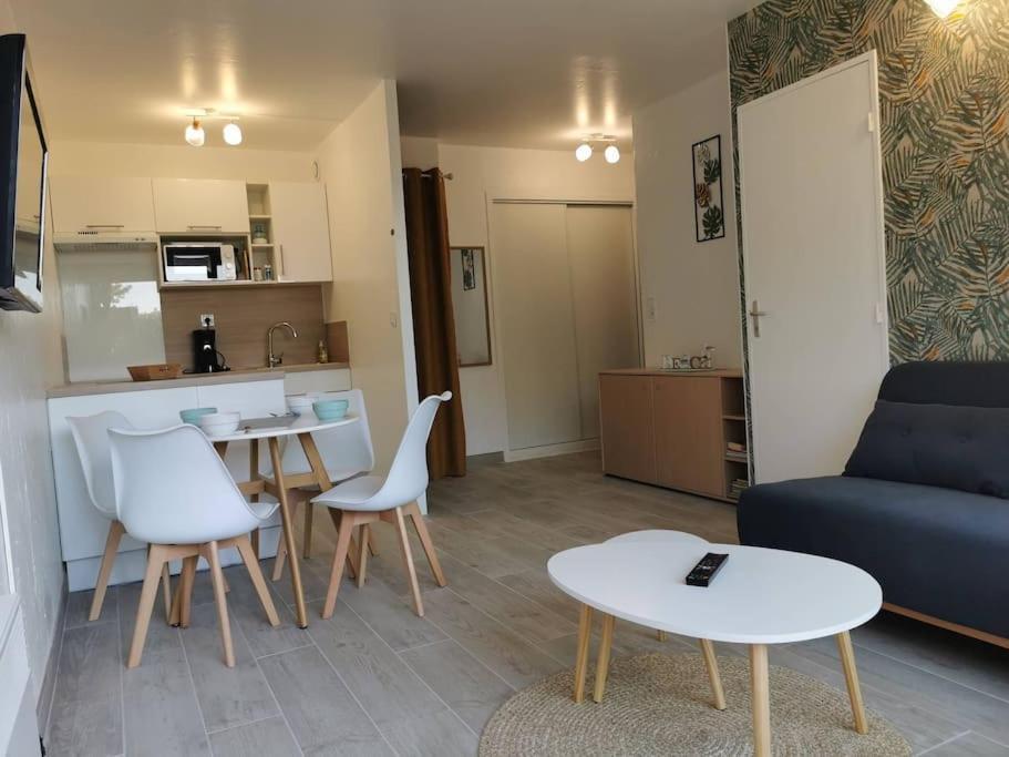 Appartement Acces Direct A La Plage Bernières-sur-Mer Esterno foto
